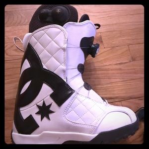 DC Shoes WOMENS snowboard boot size 10 NEW